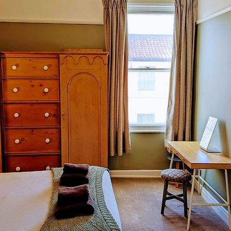 Fifth Quarter Apartment With Free Parking يورك المظهر الخارجي الصورة