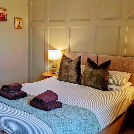 Fifth Quarter Apartment With Free Parking يورك المظهر الخارجي الصورة