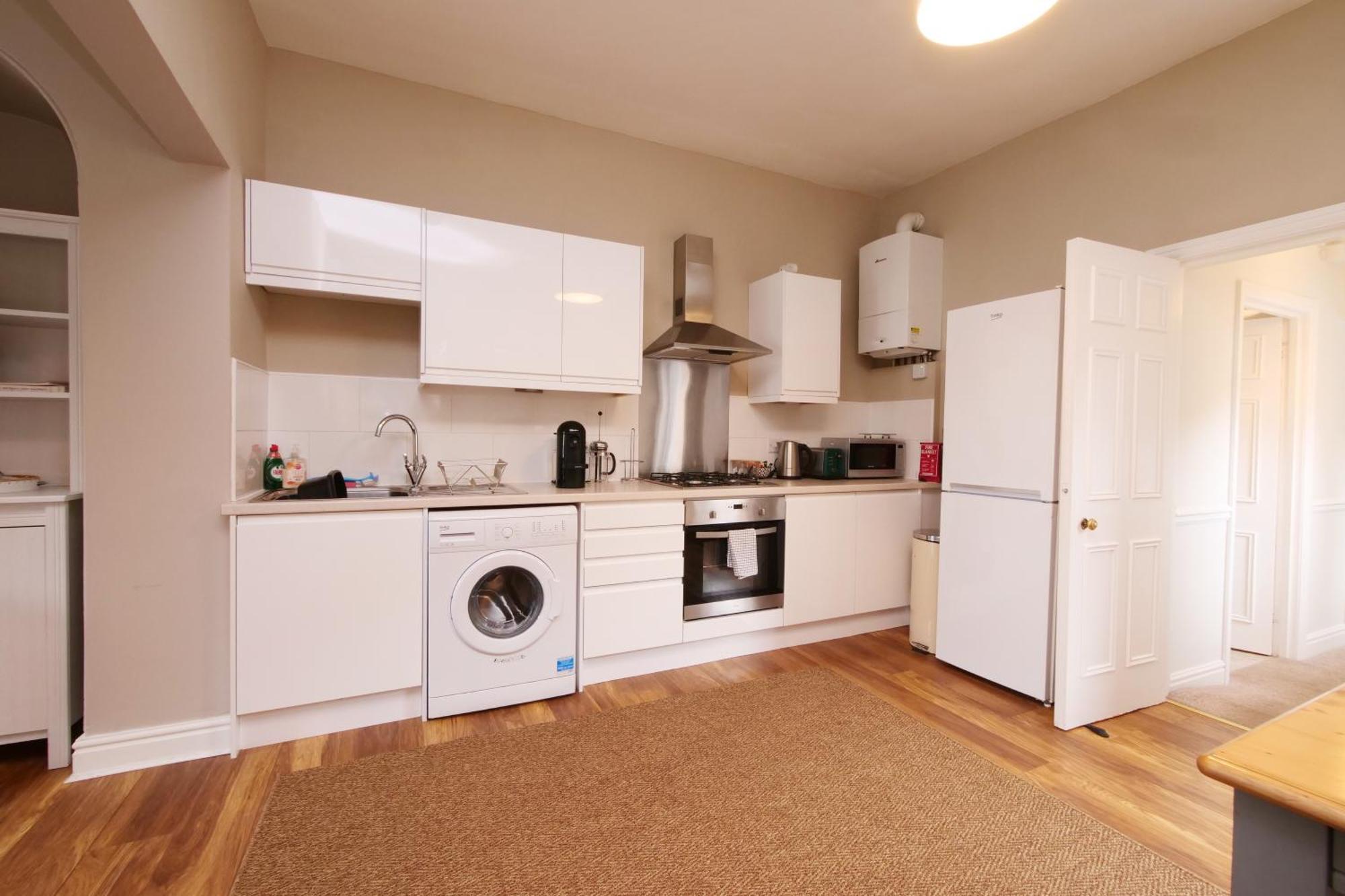 Fifth Quarter Apartment With Free Parking يورك المظهر الخارجي الصورة